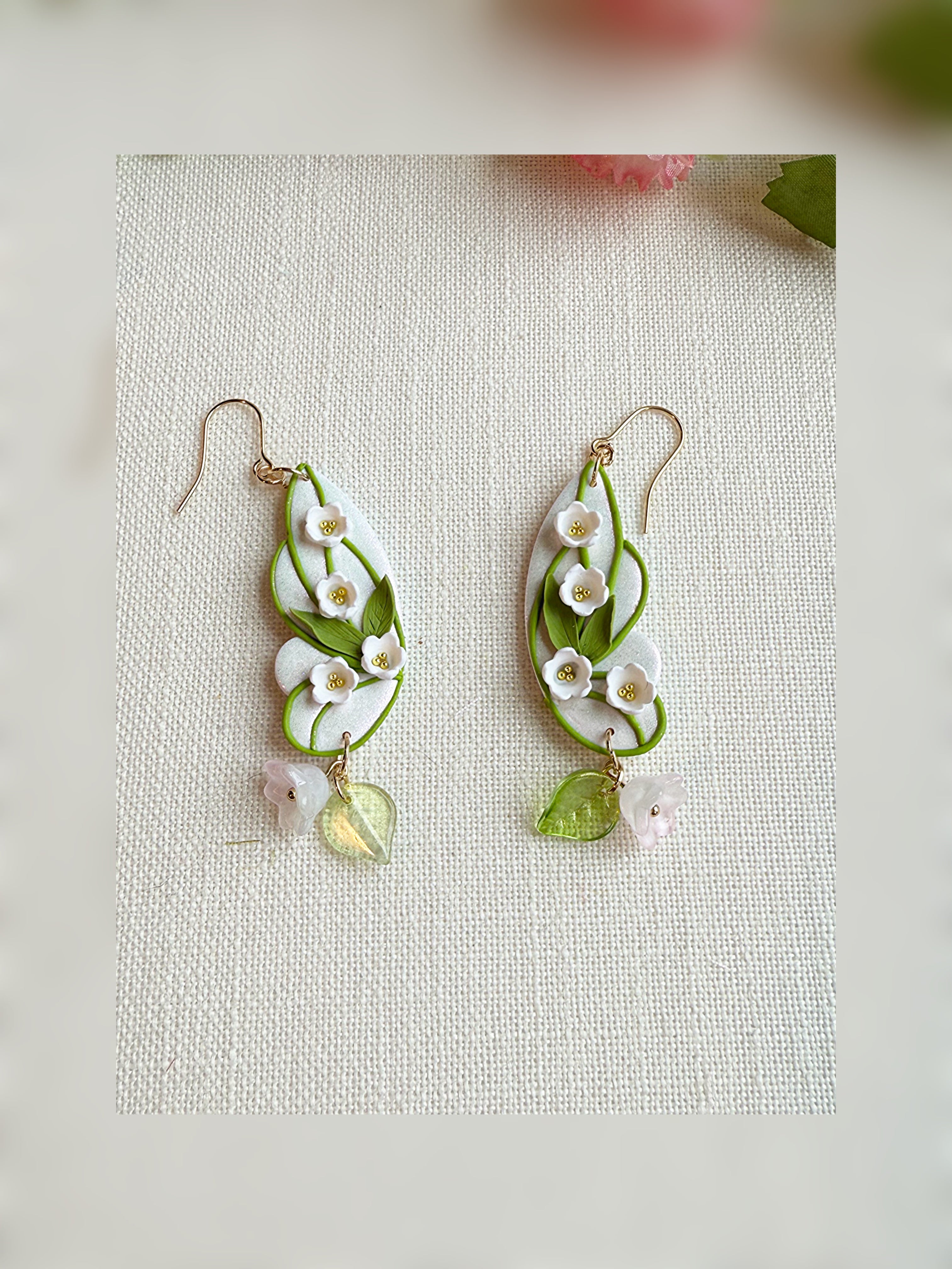 🌿 Lily Bell Earrings