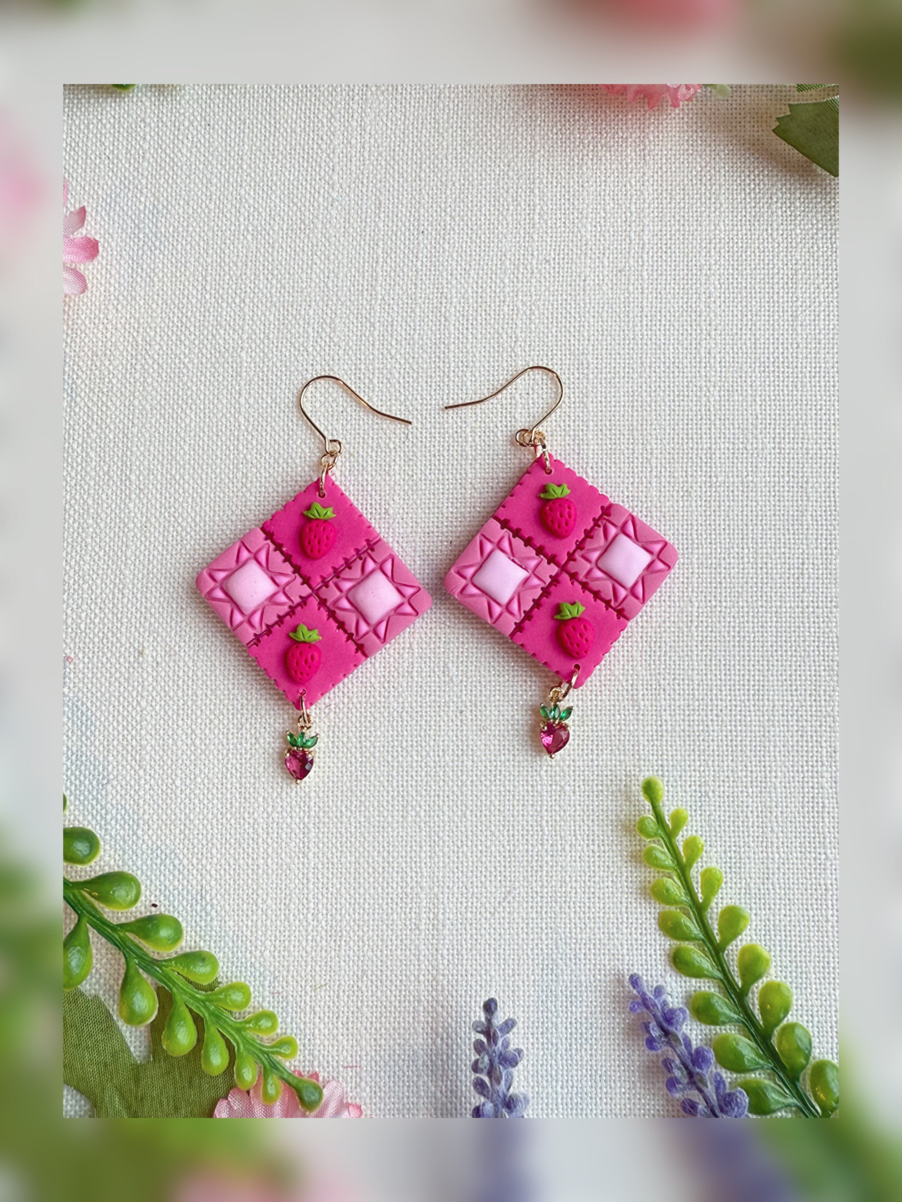 🍓 Strawberry Shortstitch Square Earrings